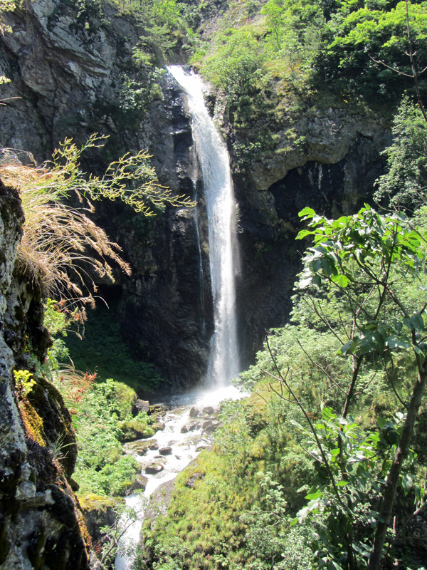 10 лесно достъпни водопада в България