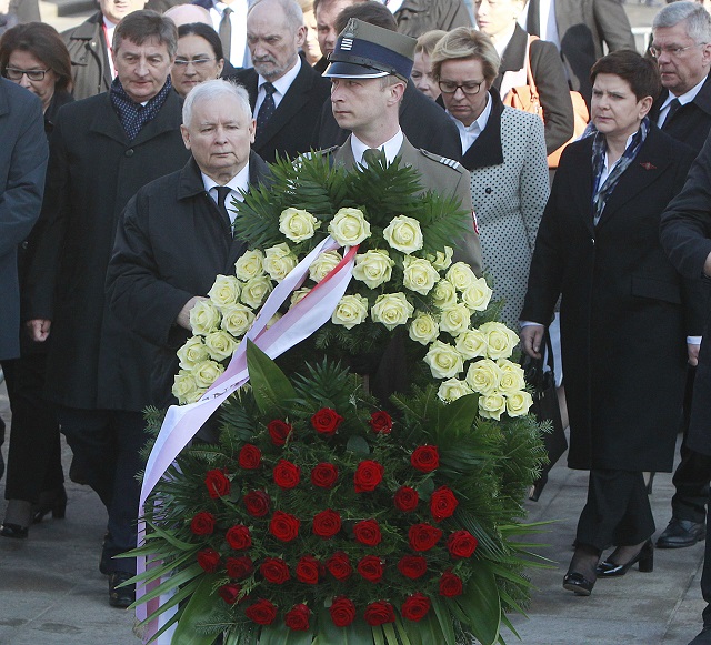 Тъжна годишнина от трагедията край Смоленск (ВИДЕО+СНИМКИ)