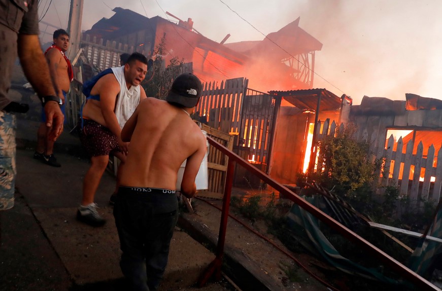 Пожар унищожи 245 къщи