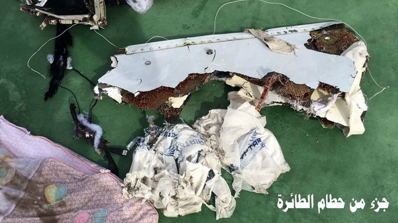 Първи снимки на останки от разбилия се самолет