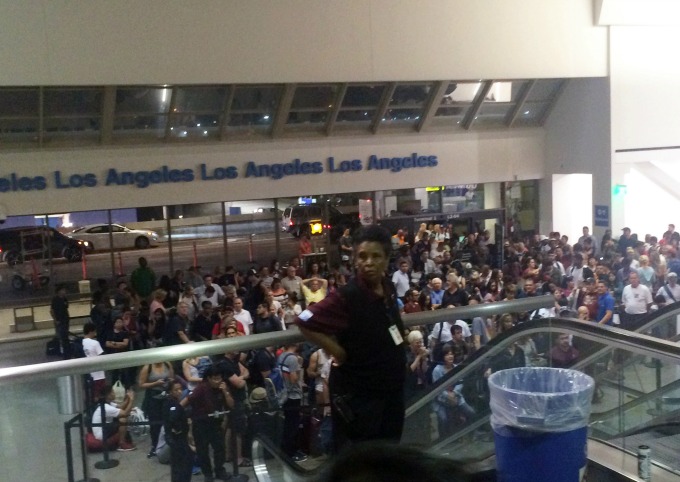 Евакуация на летището в Лос Анджелис