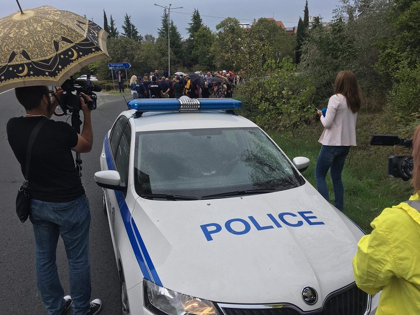 Протестиращи затвориха пътя към Черноморец (СНИМКИ)