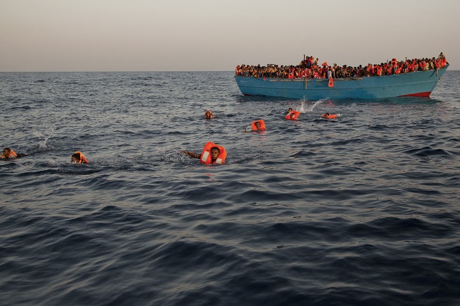 Драматичната спасителна акция край Либия (снимки)