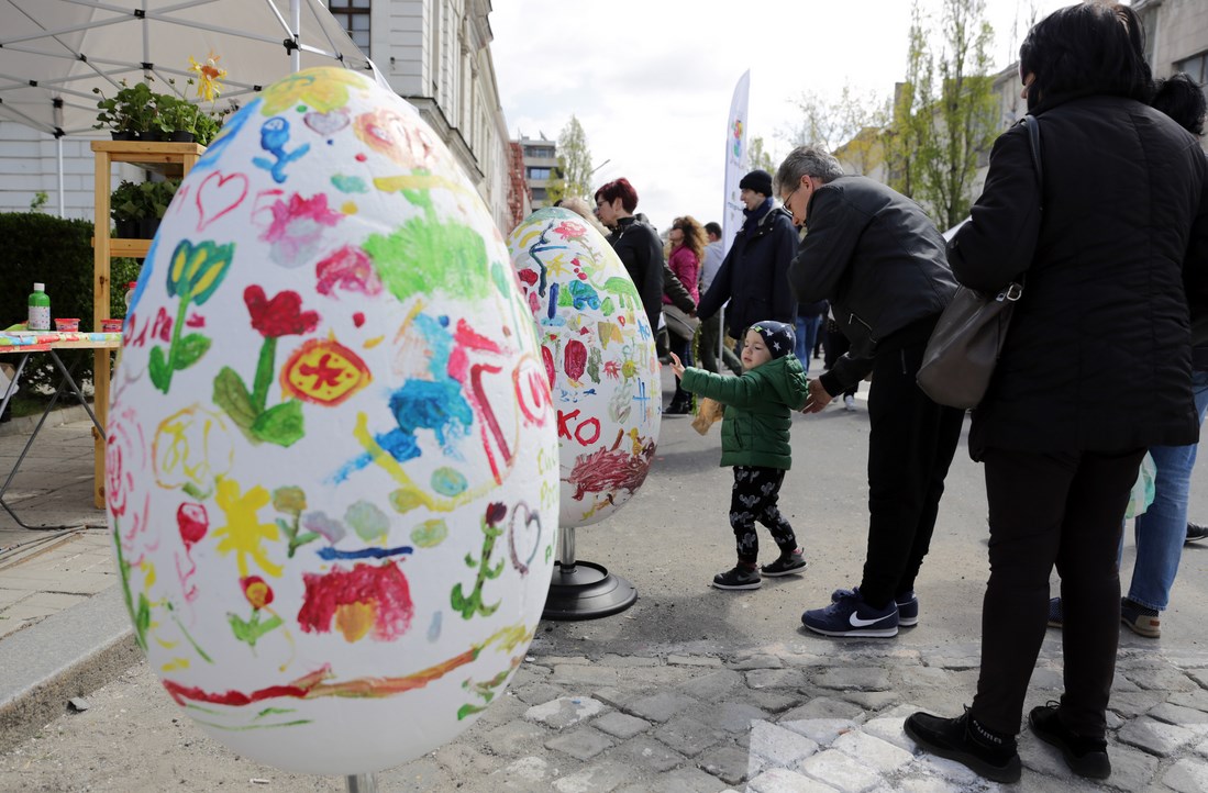 Великденският пазар в София привлече хиляди (СНИМКИ)