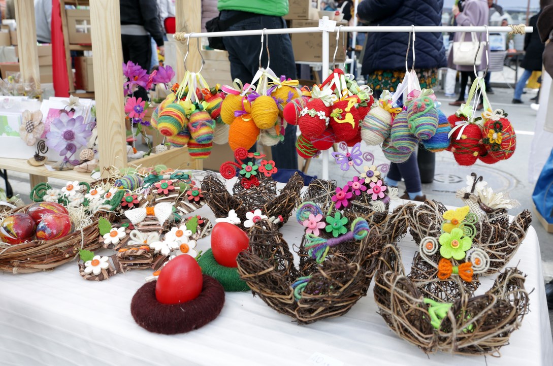 Великденският пазар в София привлече хиляди (СНИМКИ)