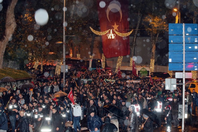 Турските футболни привърженици се обединиха