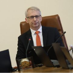 акад. Николай Денков