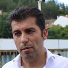 Кирил Петков