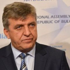 Манол Генов