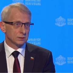 акад. Николай Денков