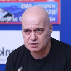 Слави Трифонов