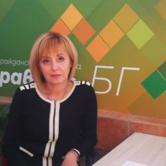 Мая Манолова