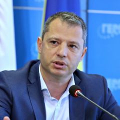 Делян Добрев