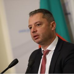 Делян Добрев