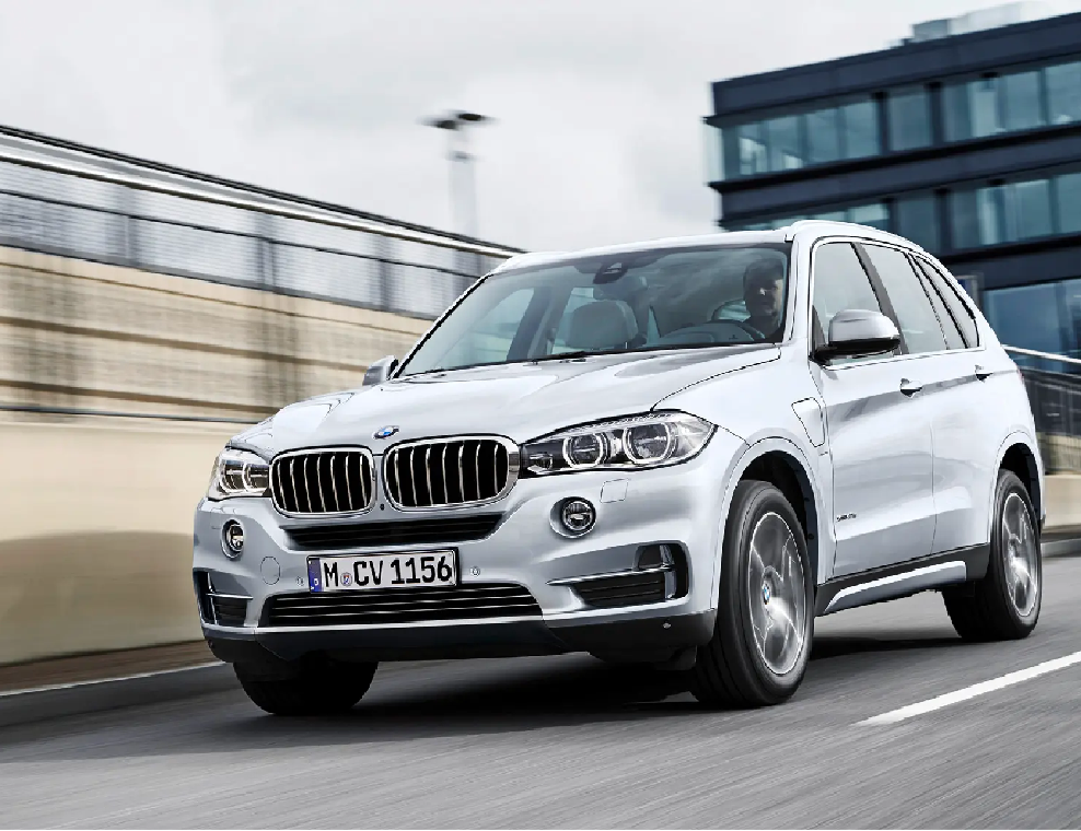 По-стар "премиум" автомобил или по-нов от нисък клас