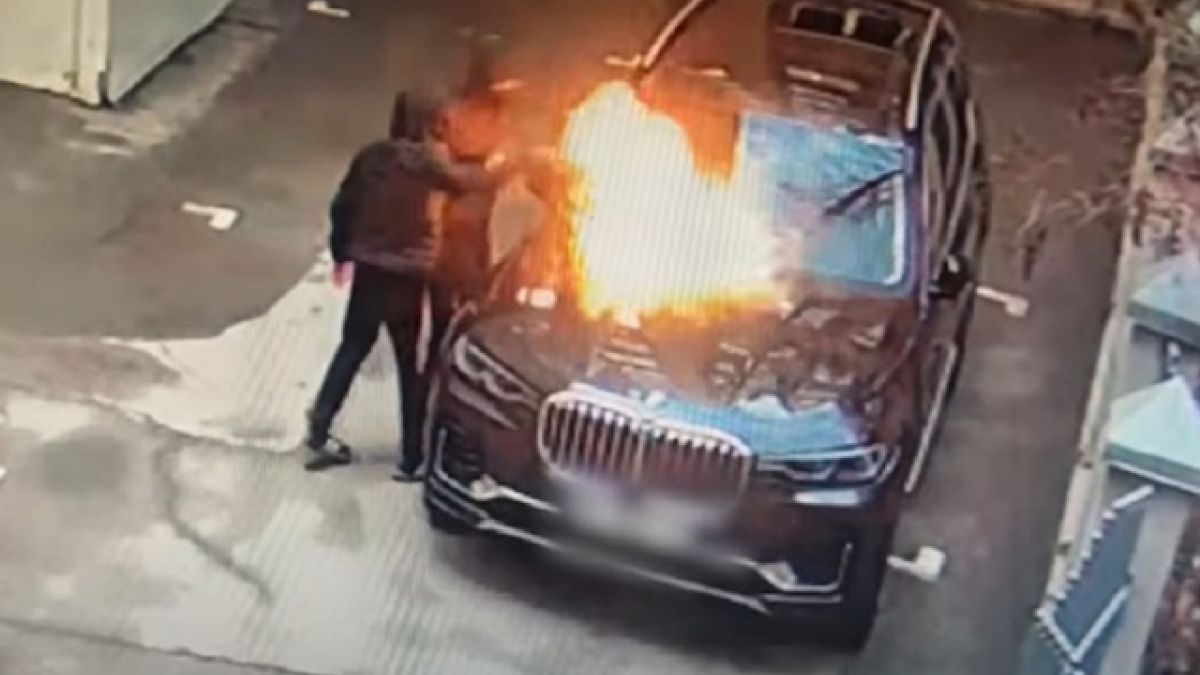 Подпалиха чисто ново BMW X7 (ВИДЕО)