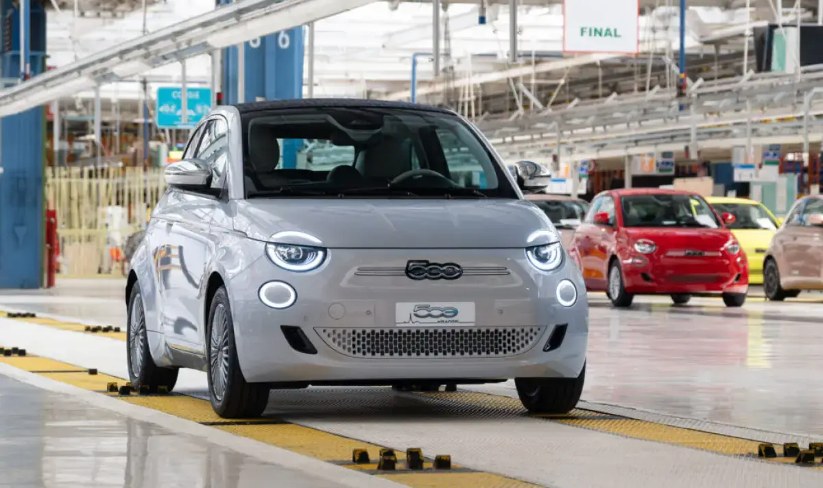 Stellantis временно спира производството на Fiat 500 EV