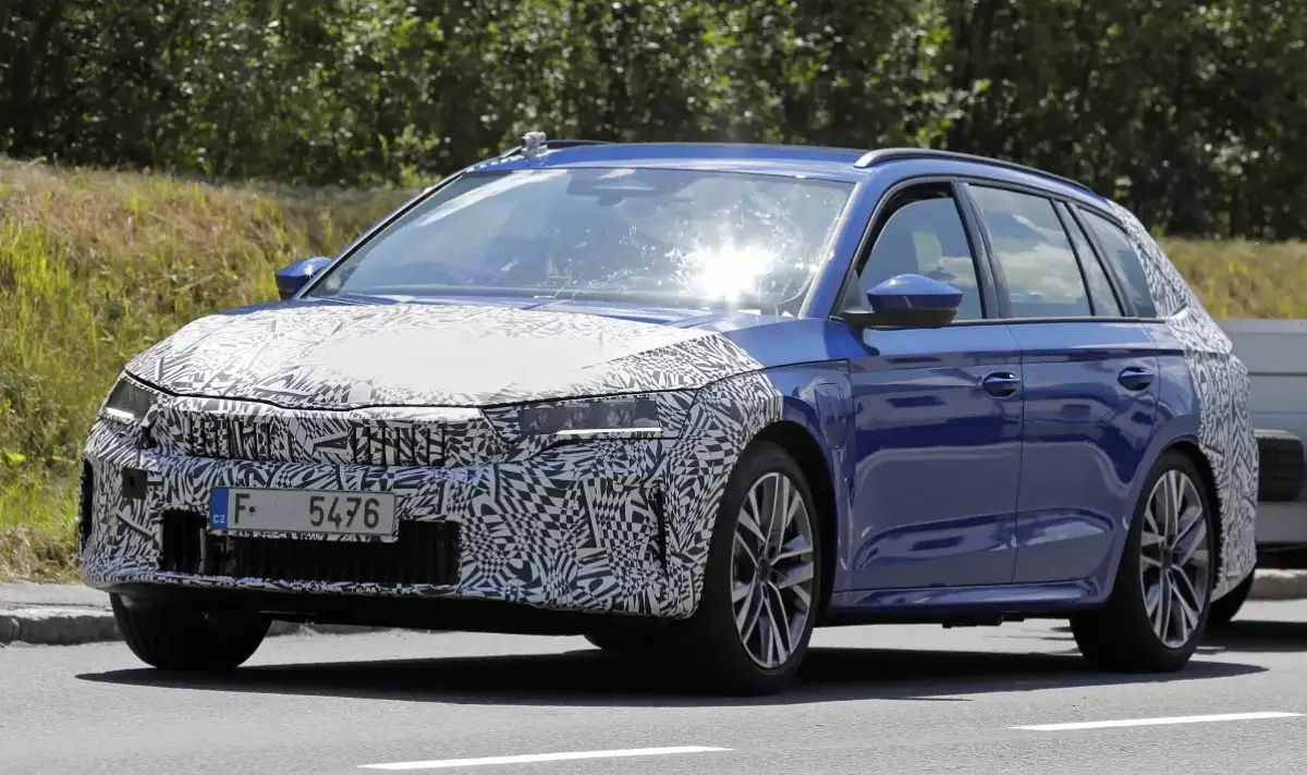 Skoda готви втори фейслифт за настоящата Octavia