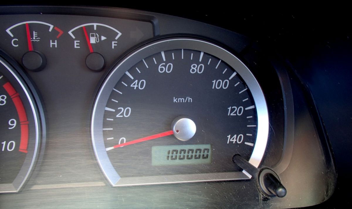 Какие автомобили с пробегом менее 100 000 км продаются в нашей стране