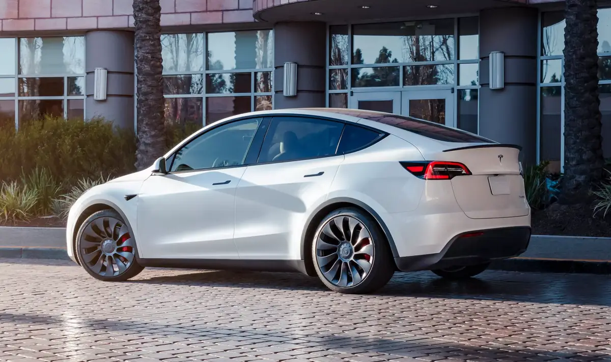 Tesla си навлече куп неприятности