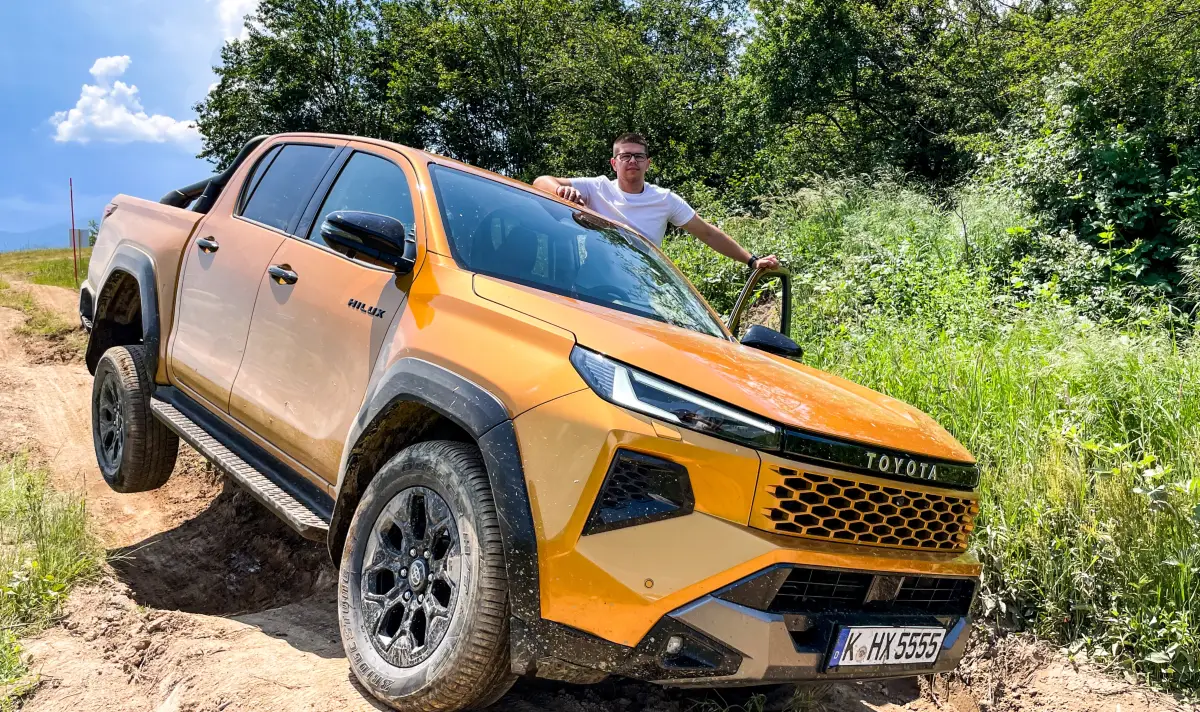 Тествахме новата Toyota Hilux на брутално офроуд трасе. Вижте как се представя и колко струва у нас