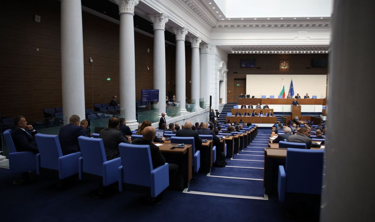 Упадакът на политическата система