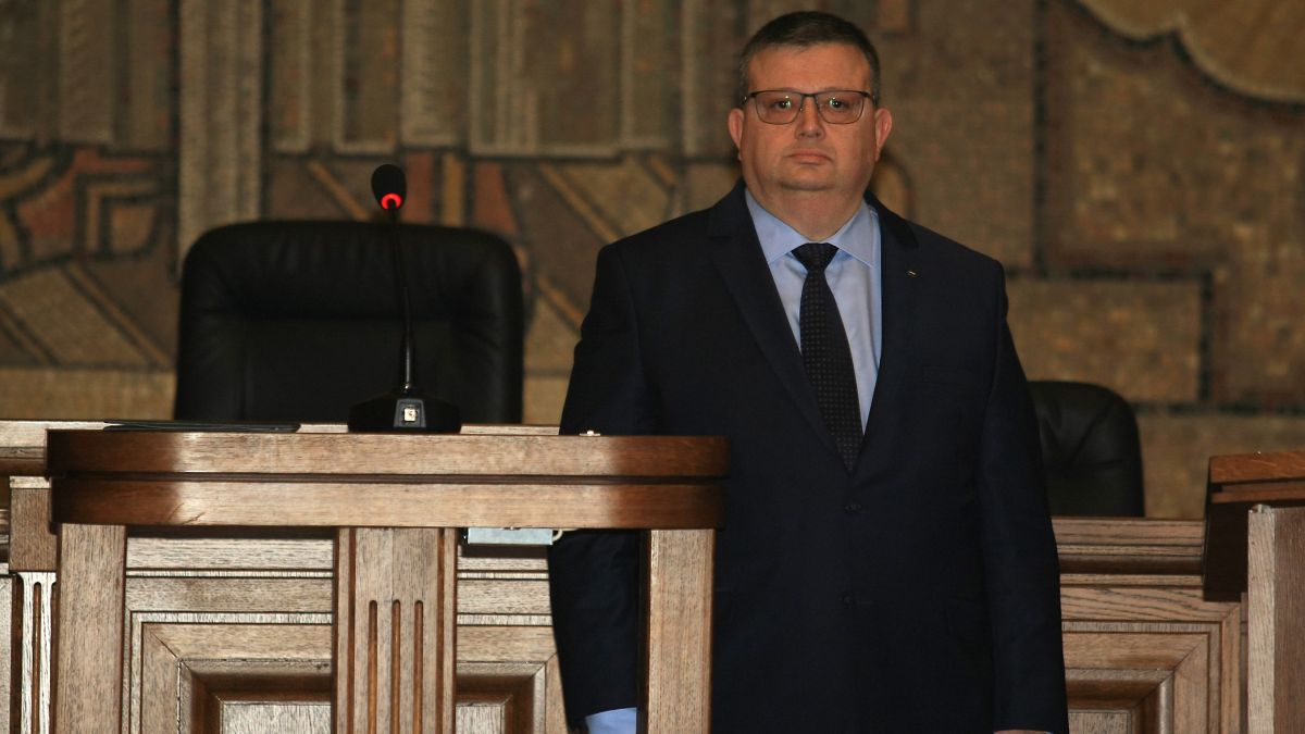 Сотир Цацаров подава оставка