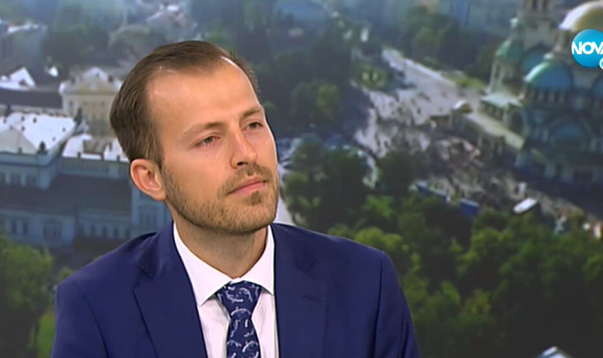 Наказаха депутата Искрен Митев