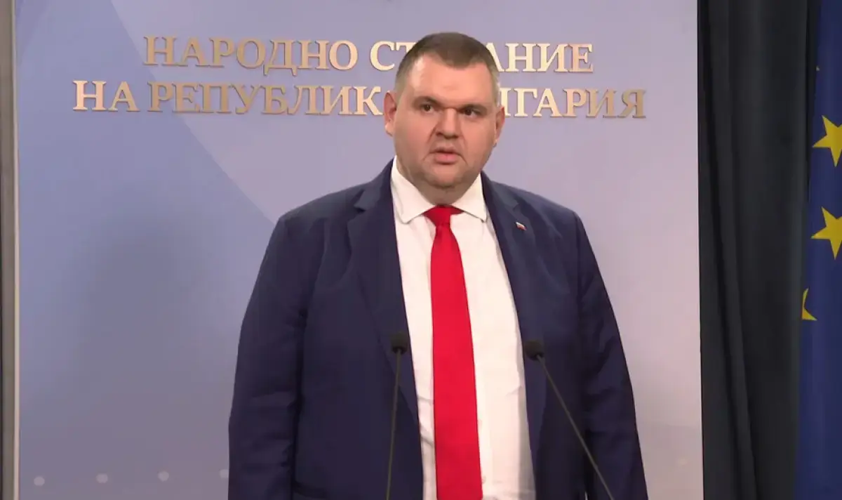 Пеевски: Киро, Асен и Ники целунаха обратно пръстена на кръстника