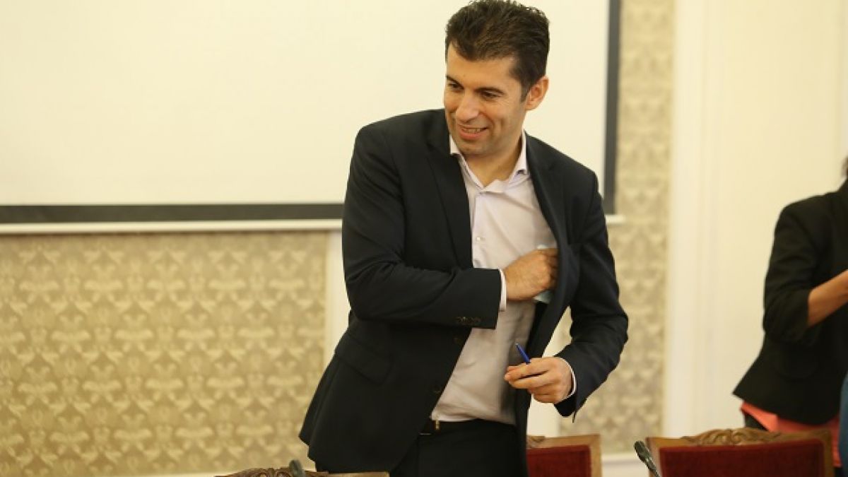 Капанът, в който влезе Кирил Петков