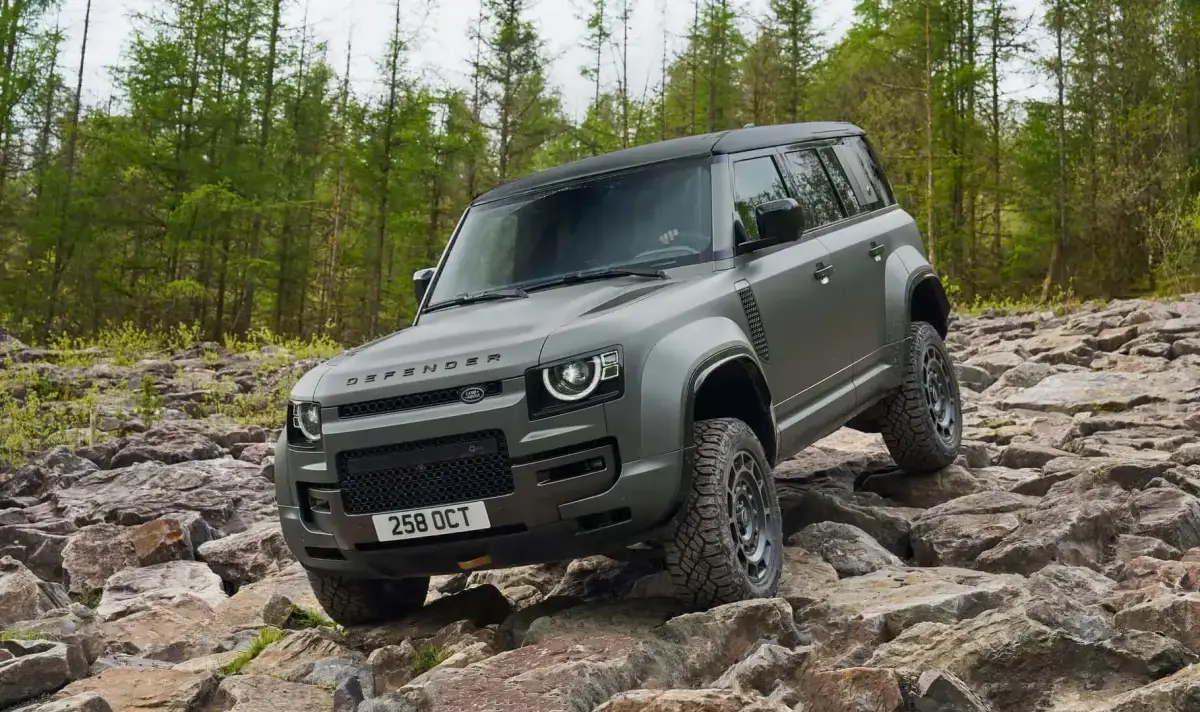 Land Rover се включва в рали Дакар с Defender