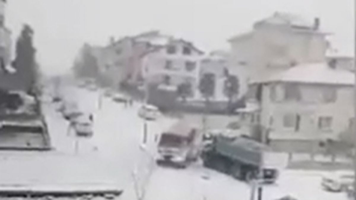Пожарна блъсна камион в Царево