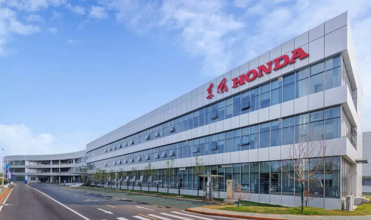 Honda се принуждава да затвори два от заводите си в Китай