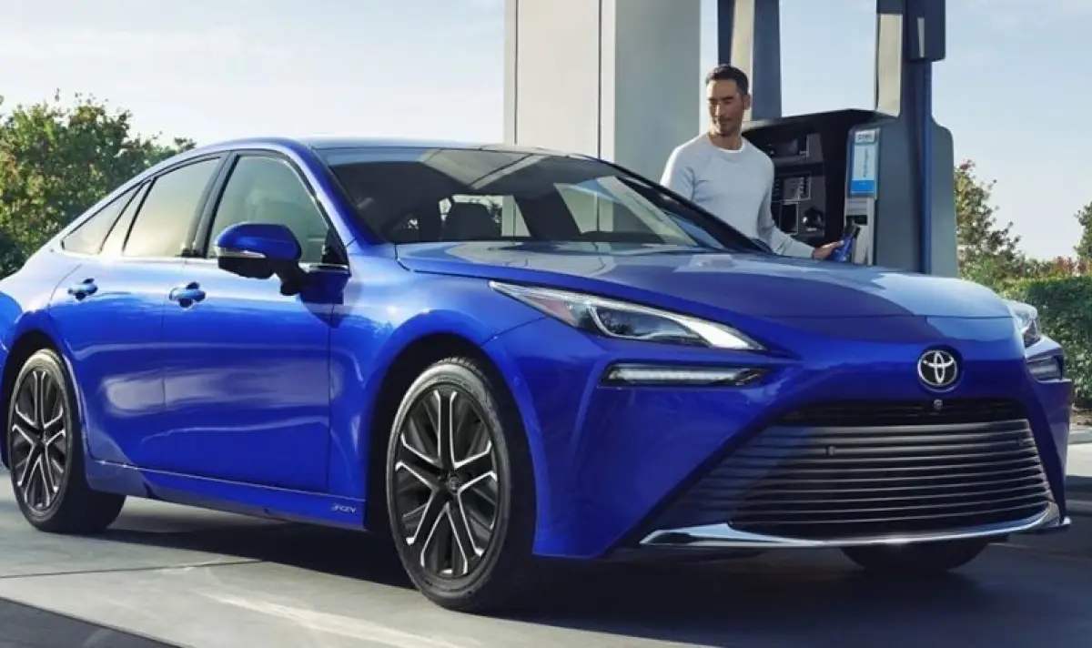 Собствениците на водородни автомобили Toyota съдят компанията