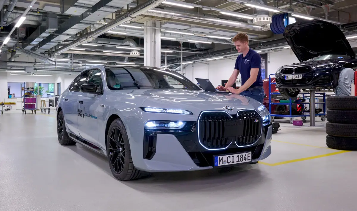 BMW започна тестове на i7 с революционна батерия