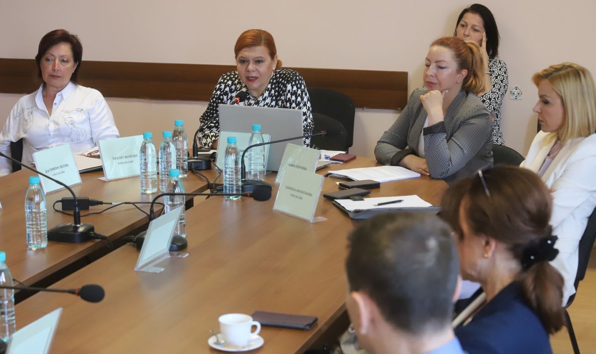 Сашо Диков атакува СЕМ