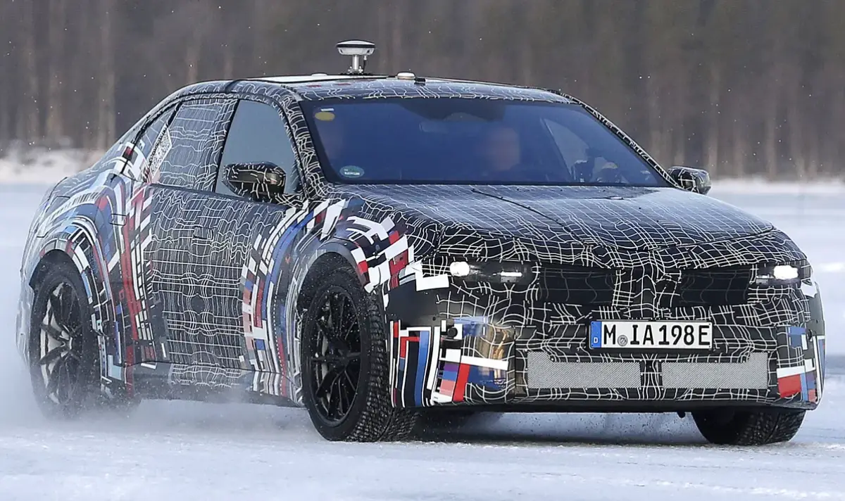 Тестват новото BMW M3 в снежни условия