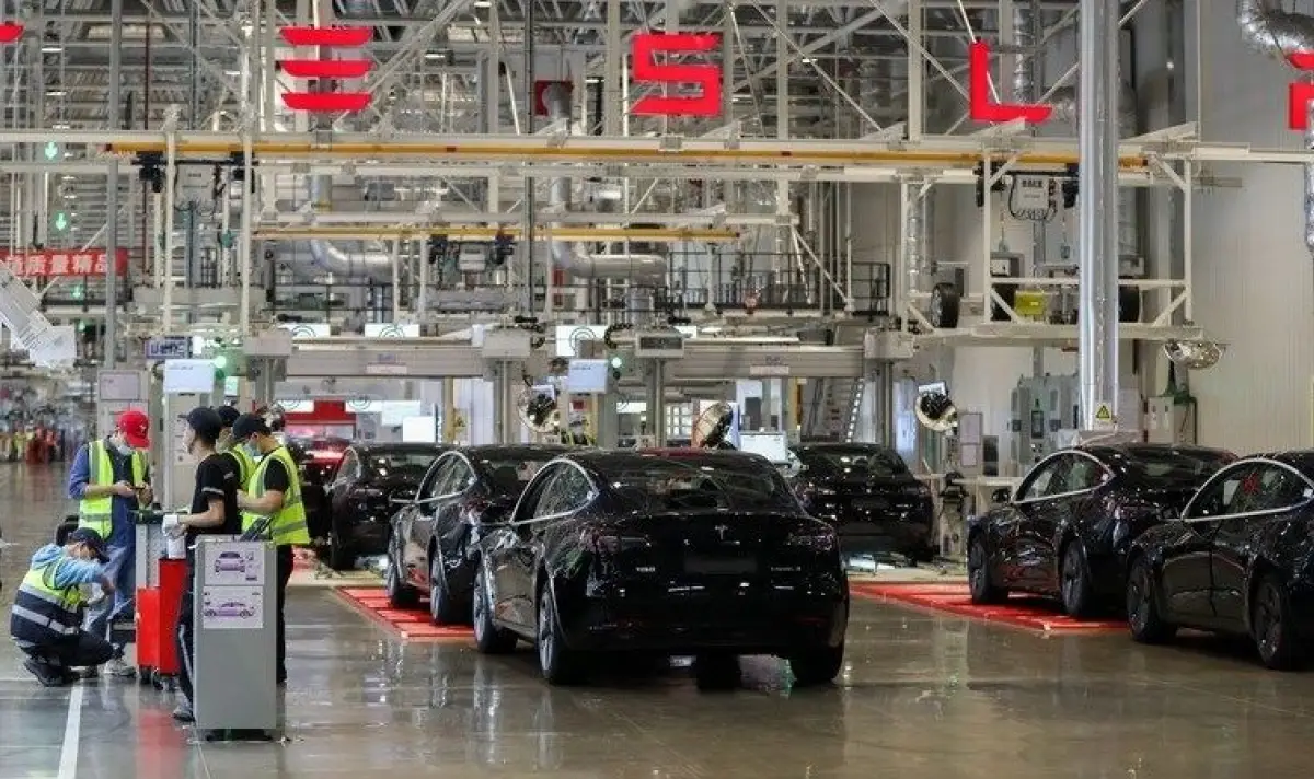 Tesla го закъсва все повече