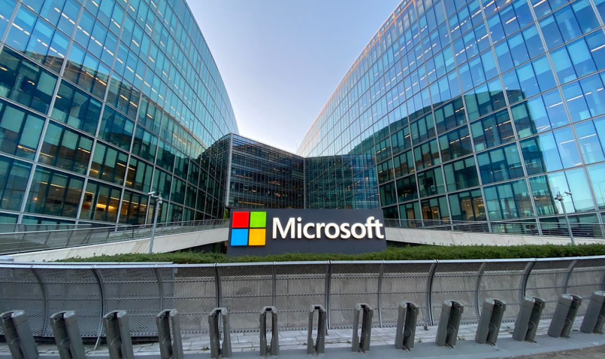 Microsoft уволит тысячи сотрудников
