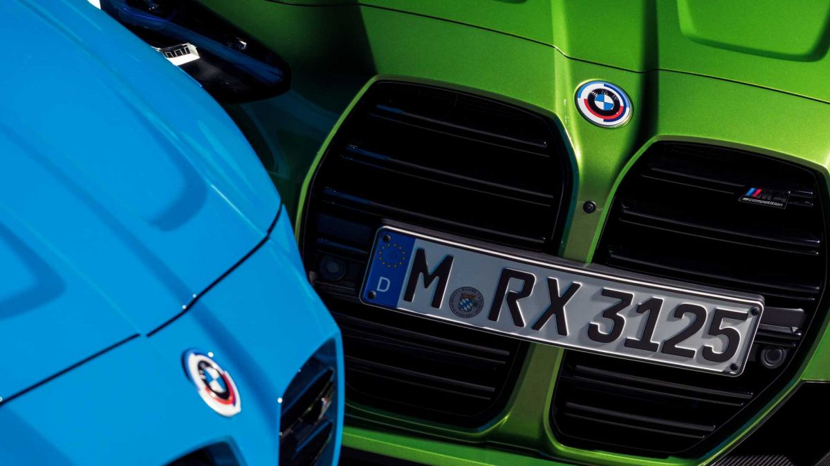 BMW се връща към стара емблема