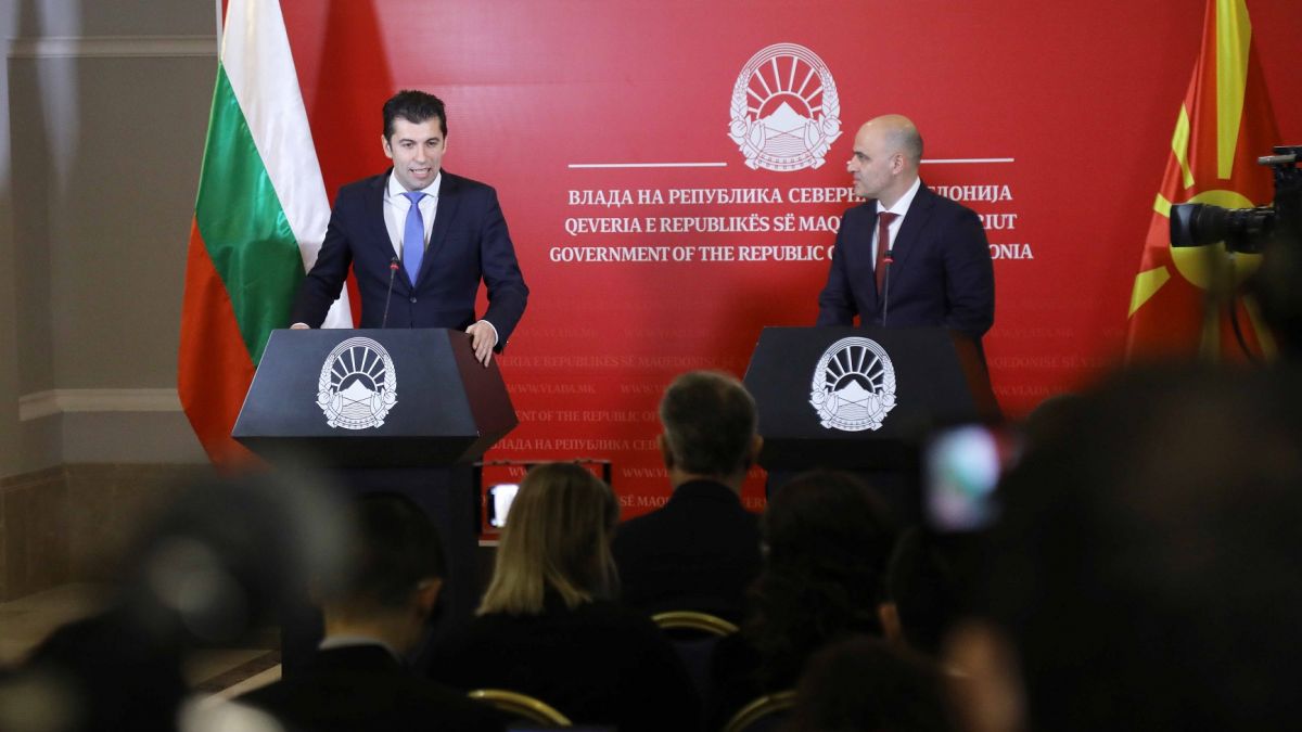 Кирил Петков с новини от Скопие | ФАКТИ.БГ Кирил Петков с новини от Скопие