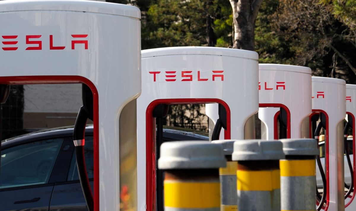 Tesla с голяма инвестиция в Шанхай