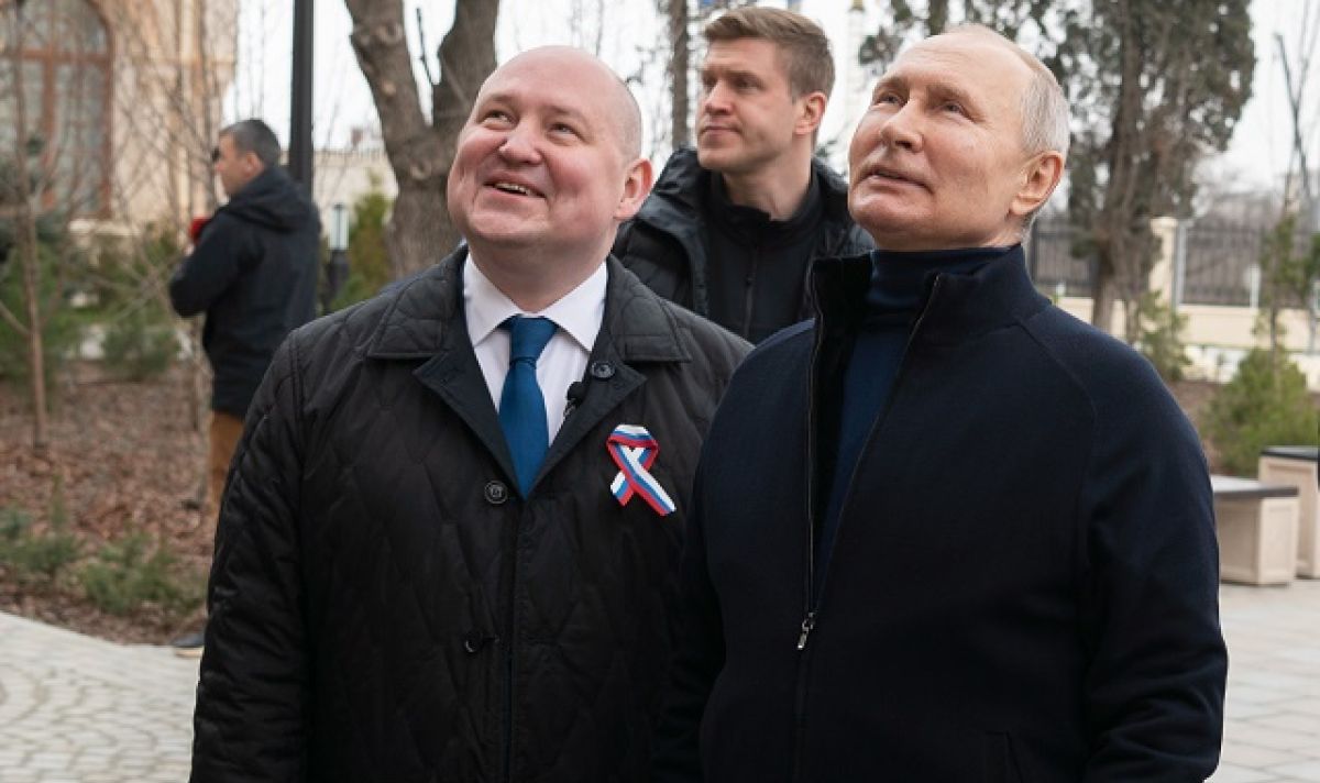 Картонената кула на Путин