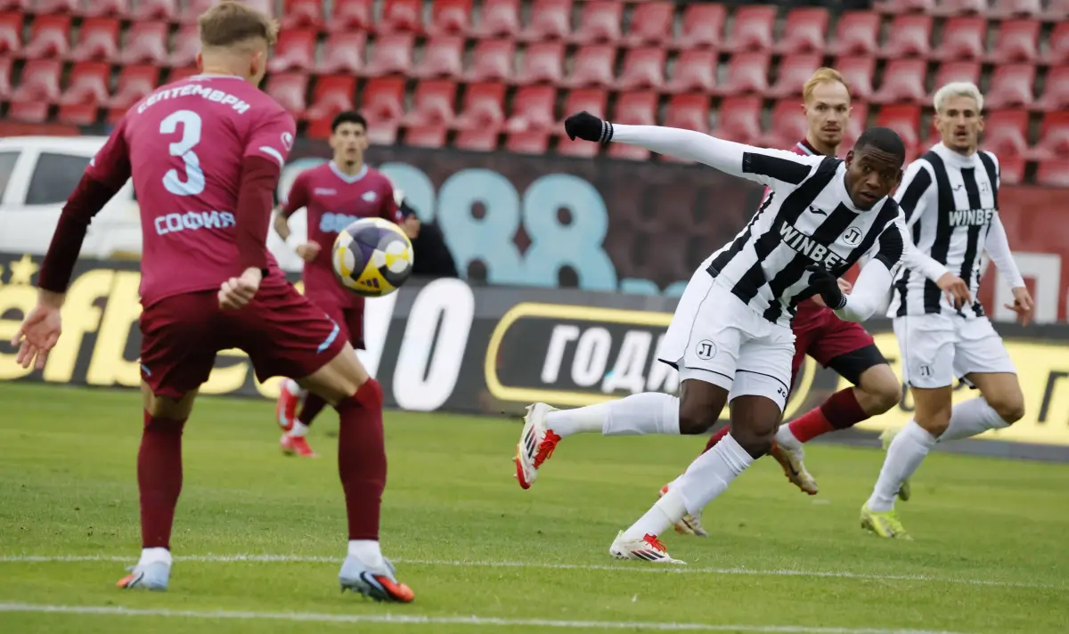 Левски привлича нападател на Локомотив (Пловдив), сделката за 500 000 евро  ще е готова до часове ᐉ Новини от Fakti.bg - Спорт | ФАКТИ.БГ