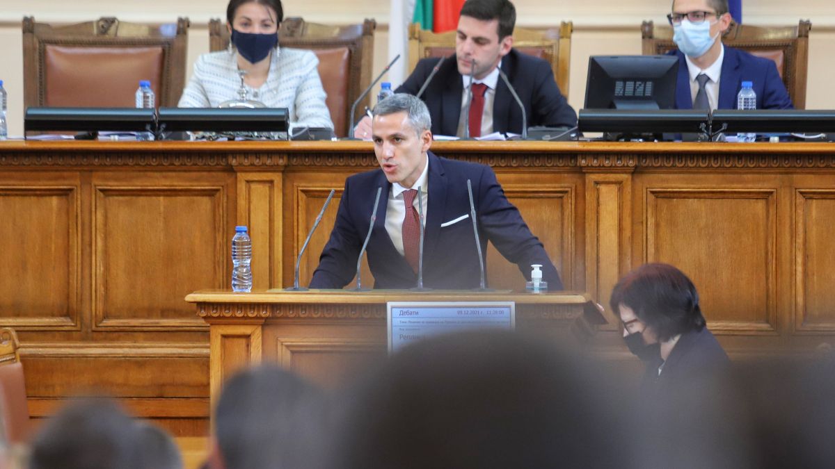 Гюров: КЕВР е нелегитимна