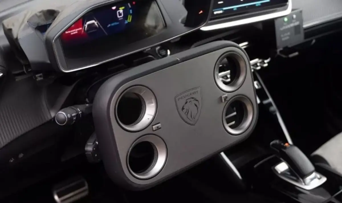 Peugeot усилено тества своя квадратен волан