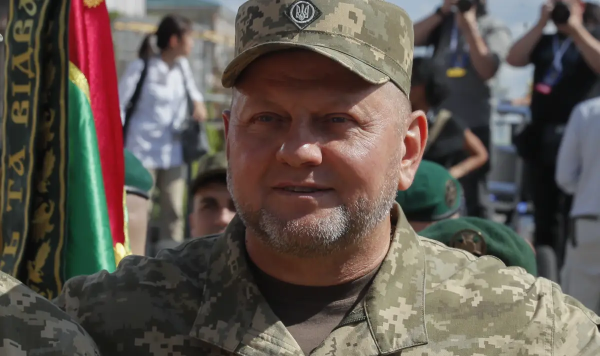 Зеленски няма да уволни Залужни