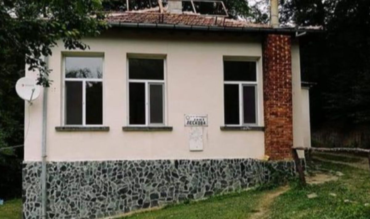 Пребиха хижари край Своге