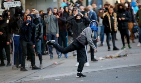 Протести и сблъсъци във Франция (СНИМКИ) - 1