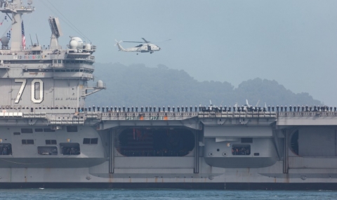 US самолетоносач плава в Южнокитайско море - 1